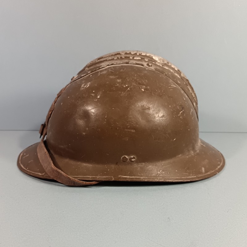 CASQUE TROUPE MODELE 1926 AVEC INSIGNE INFANTERIE MODELE 1915 KAKI  POUR LE GENIE AVEC NOM ET DANS SON JUS